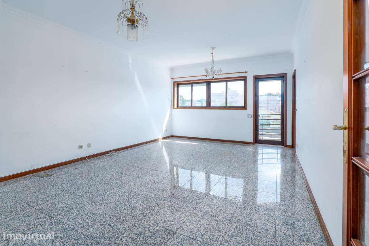 Apartamento T2 com varanda, garagem e vista urbana - Grande imagem: 5/24