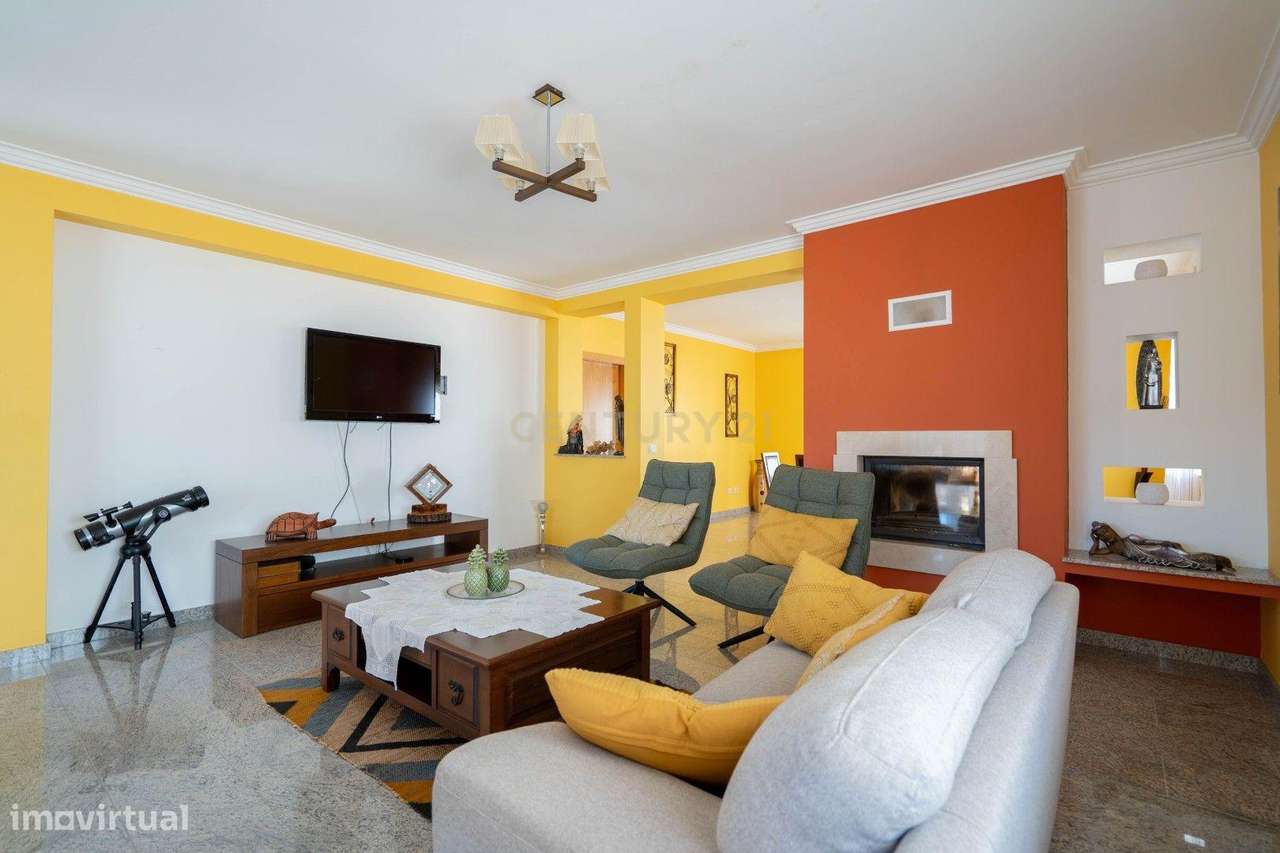 Moradia T3 - C/ espaço exterior e piscina-20