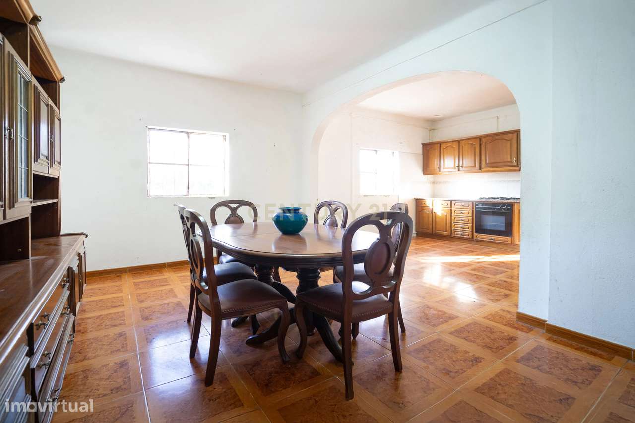 Moradia T3 tradicional com adega, jardim e vistas boas em Alge - Grande imagem: 5/32
