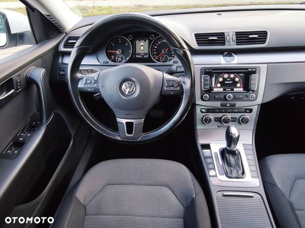 Volkswagen Passat Variant 2.0 TDI DSG BlueMotion Technology R-Line - 13