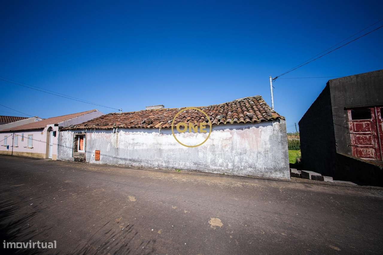 Moradia com Terreno e Potencial de Valorização | Lomba da Fazenda – No-12