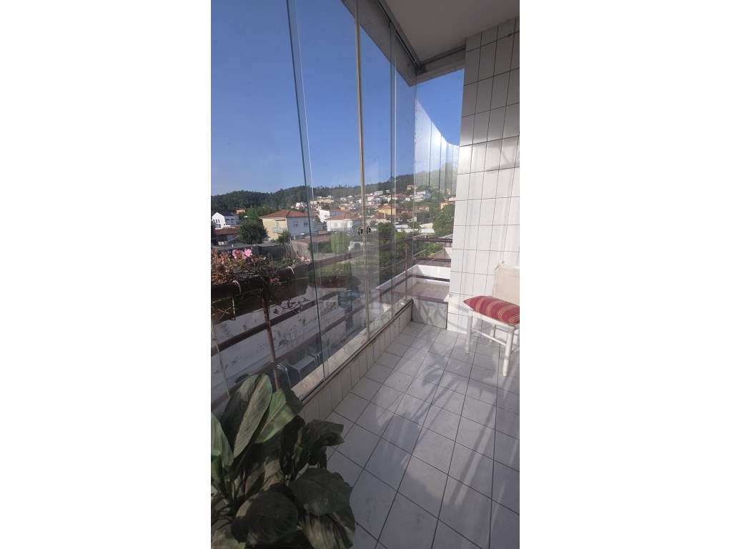 Apartamento T3 no Centro de Canelas - Uma Oportunidade Imperdível!-10