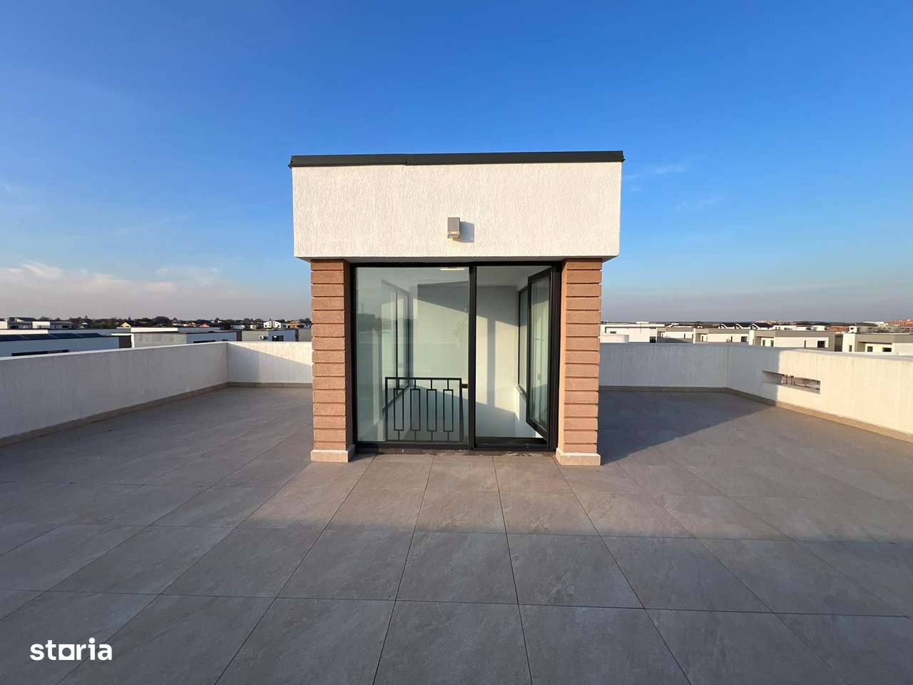 LA CHEIE! gata de mutare The Class Villas Tunari, TEREN 300 MP-14