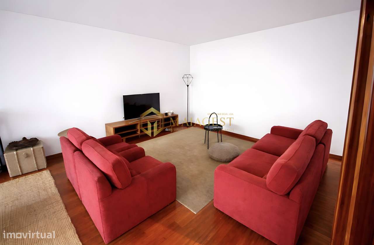 Apartamento T2 Mobilado com Varanda e Garagem Dupla - Grande imagem: 4/22