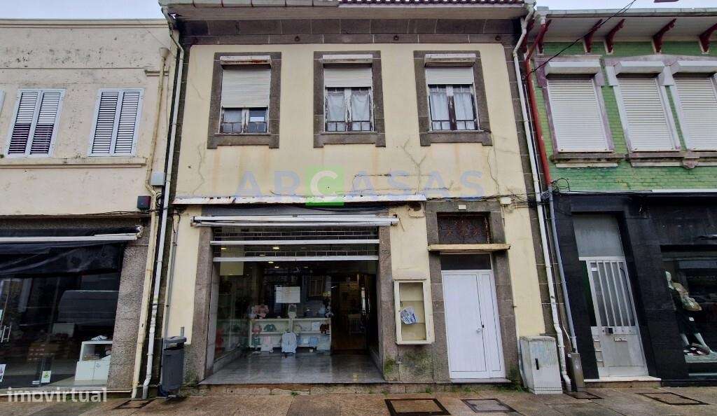 Predio Com Espaco Comercial E Habitacao Em Matosinhos
