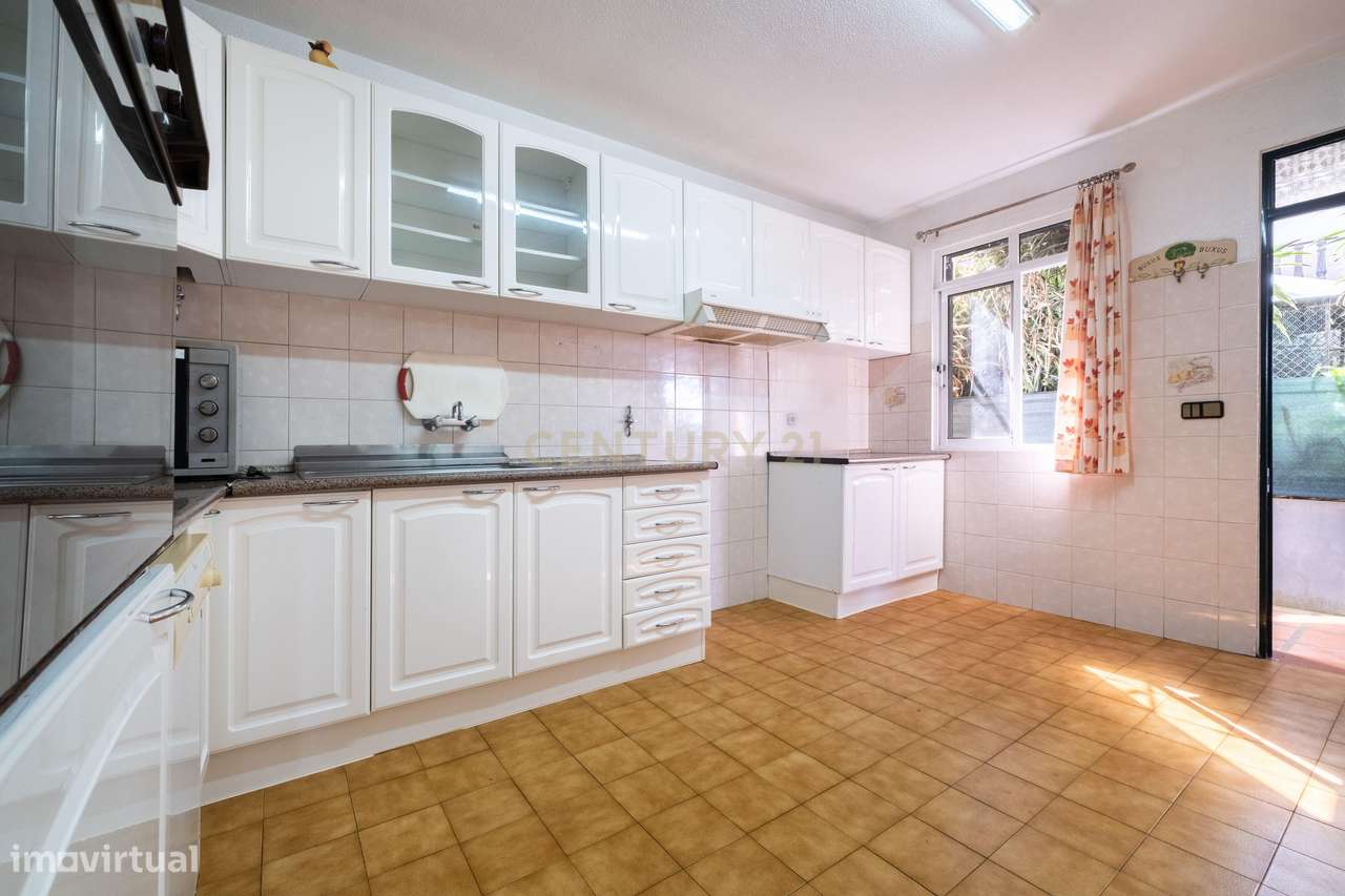 Uma casa com alma, espaço e muitas possibilidades nos Canhas, Ponta do-12