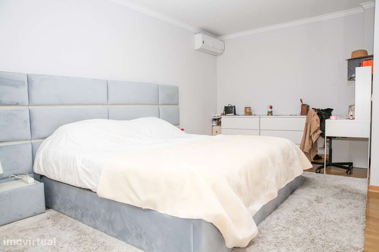 Fantástico Apartamento T3 com terraço e 2 lugares de garagem-26