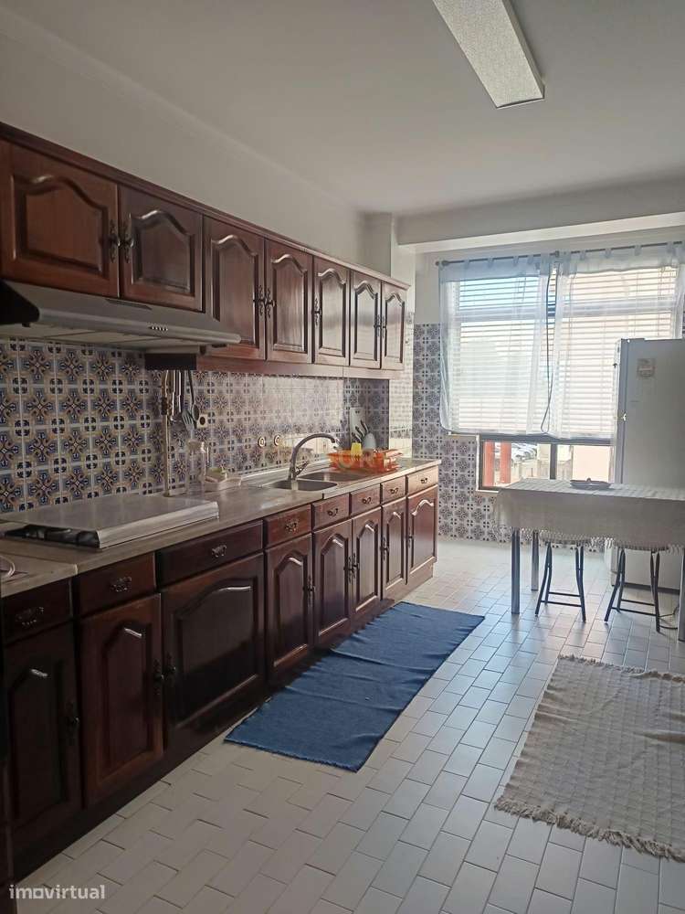 Apartamento T3 mobildo e equipado, com garagem à Rua do Brasil . - Grande imagem: 3/15