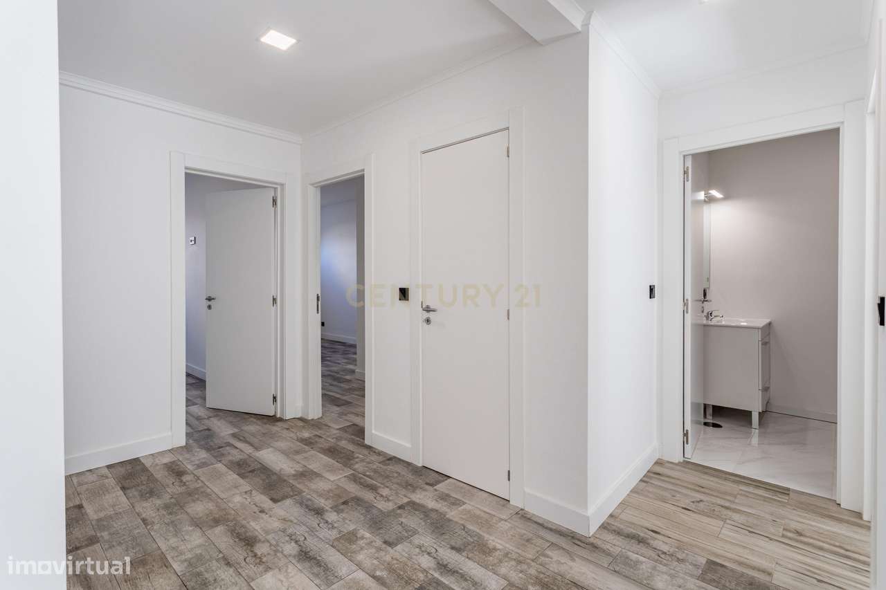 Apartamento Renovado em Amora, Seixal - 3 Quartos e 2 WC - Grande imagem: 4/26