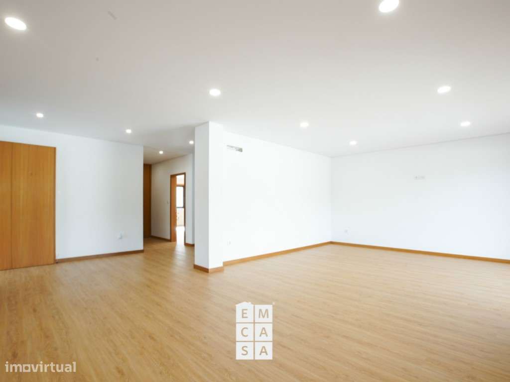 Moradia Isolada T4 Nova com 3 suites - A 2 Minutos do Centro de San... - Grande imagem: 4/43