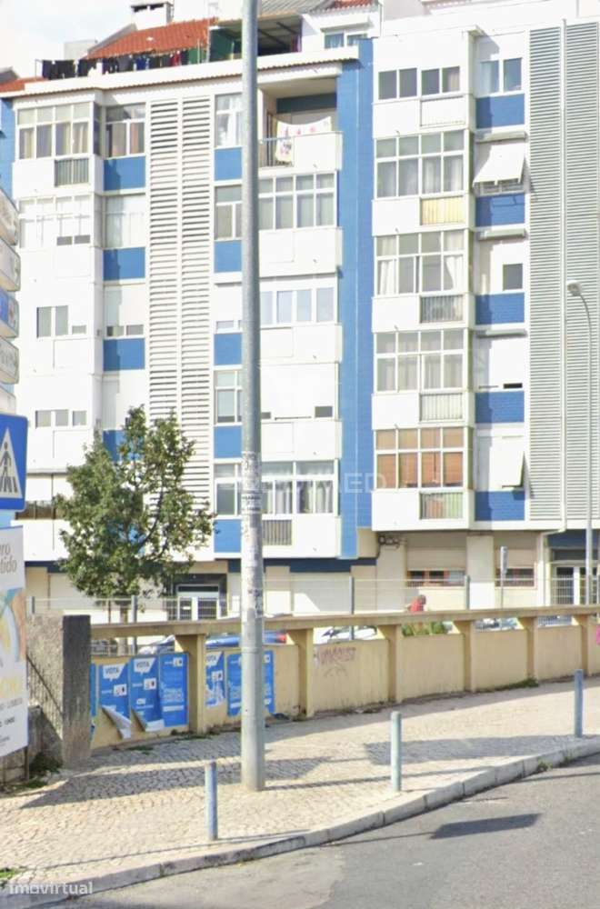 Apartamento de tipologia T2 , localizado na Mina de Água-Amadora. - Grande imagem: 2/25