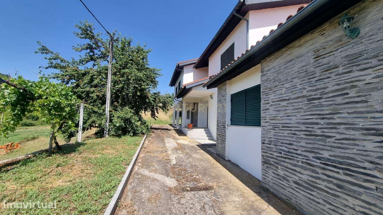 Magnífica Moradia T5 para venda na aldeia da Réfega- Bragança - Grande imagem: 4/48