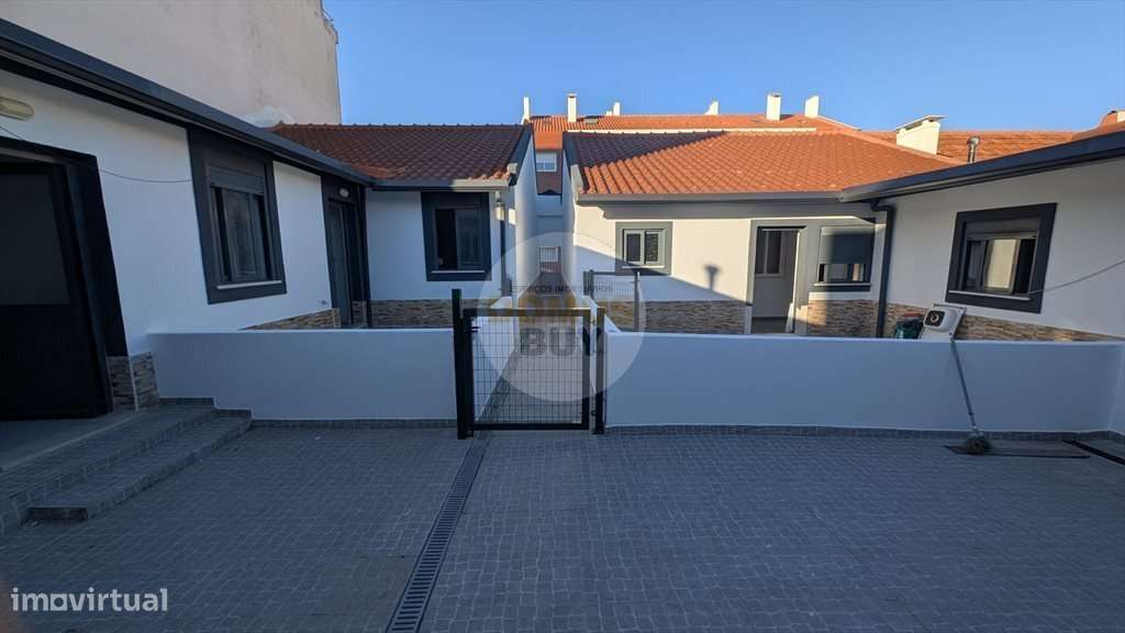 Moradia Térrea T2 + Anexo e Quintal - Baixa da Banheira-11