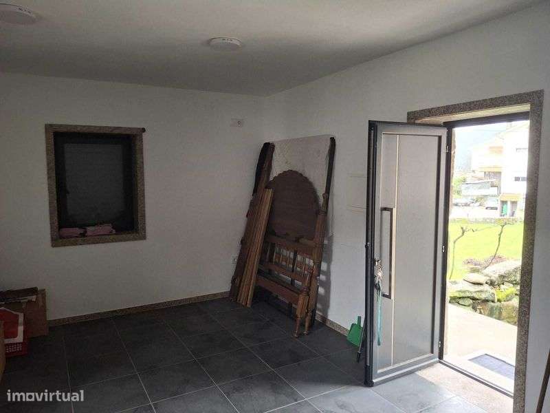 Moradia para restauro 2km da praia fluvial  Vila Cova  Penafiel - Grande imagem: 4/12