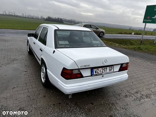 Mercedes-Benz W124 (1984-1993) - 12