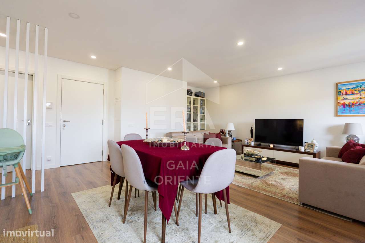 Apartamento T2 moderno com garagem em Grijó-11