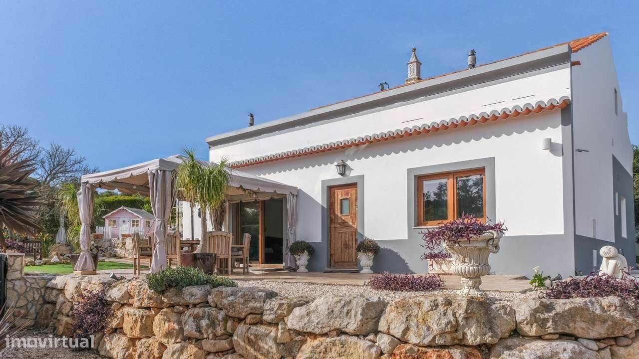 Casa tradicional reformada com grande jardim em Budens-16