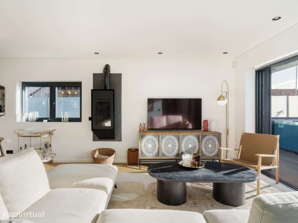 Moradia V3+1 totalmente renovada com vista mar-17