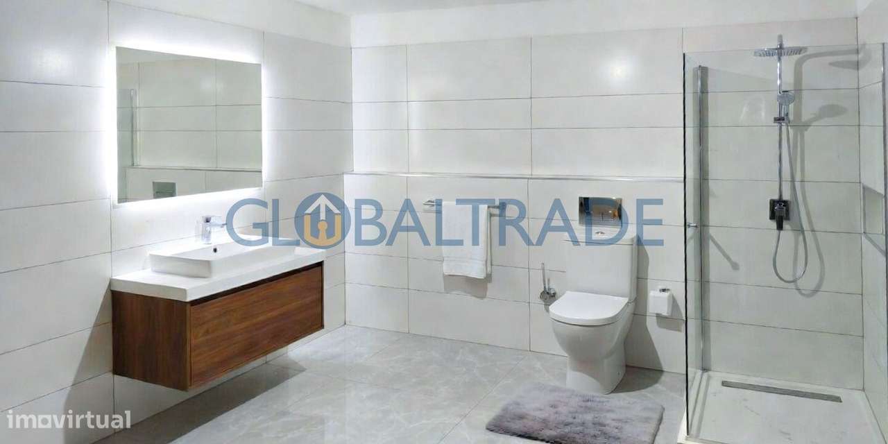 Moradia T1+2 em Reabilitação em São Romão Coronado-15