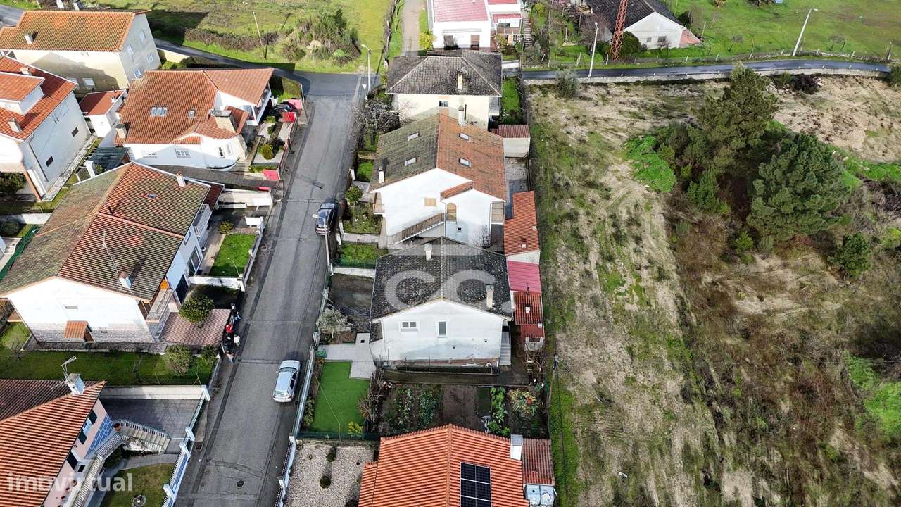 Moradia isolada com quatro quartos , logradouro, garagem , na periferi-33