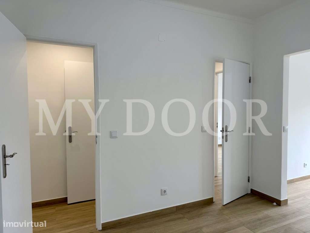 Apartamento p/ Venda - T2 - Barreiro - 2º andar - Central-21