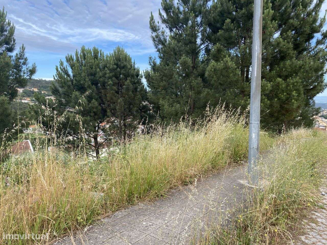 vende-se lote de terreno para moradia de três frentes - Grande imagem: 4/7