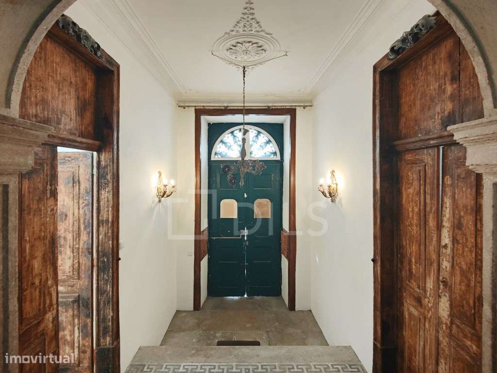 Prédio com projeto e licença a pagamento para reabilitar no Intende... - Grande imagem: 3/23