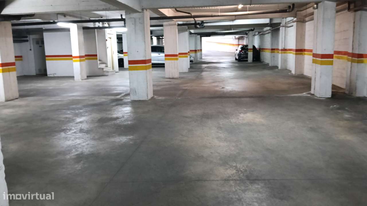 T4 - 2 Parqueamentos | Arrecadação centro Montijo-36