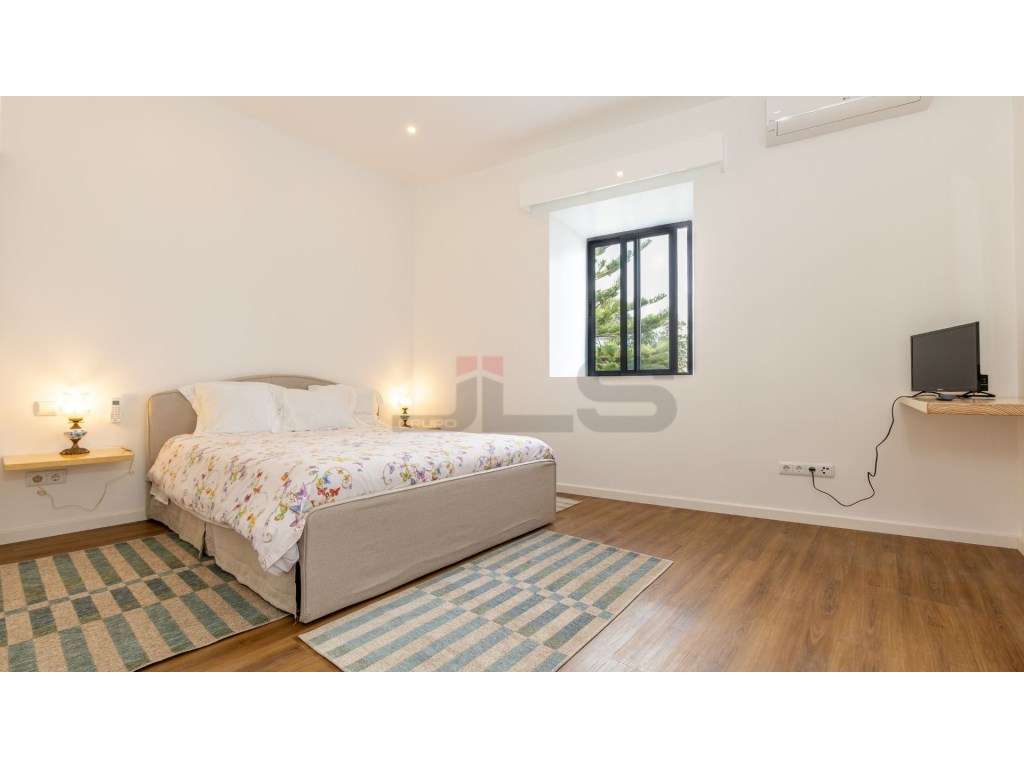 Moradia V4 com Apartamento T1 Anexo, Totalmente Remodelada - Centro...-8