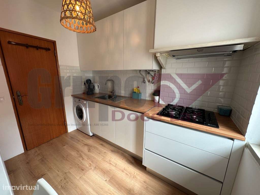 Apartamento T2+1 com Sótão a 350metros da praia de Sesimbra-5