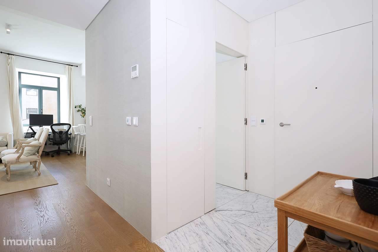 Apartamento T2 - Junto à Av. Liberdade - Totalmente Mobilado - Garagem-7