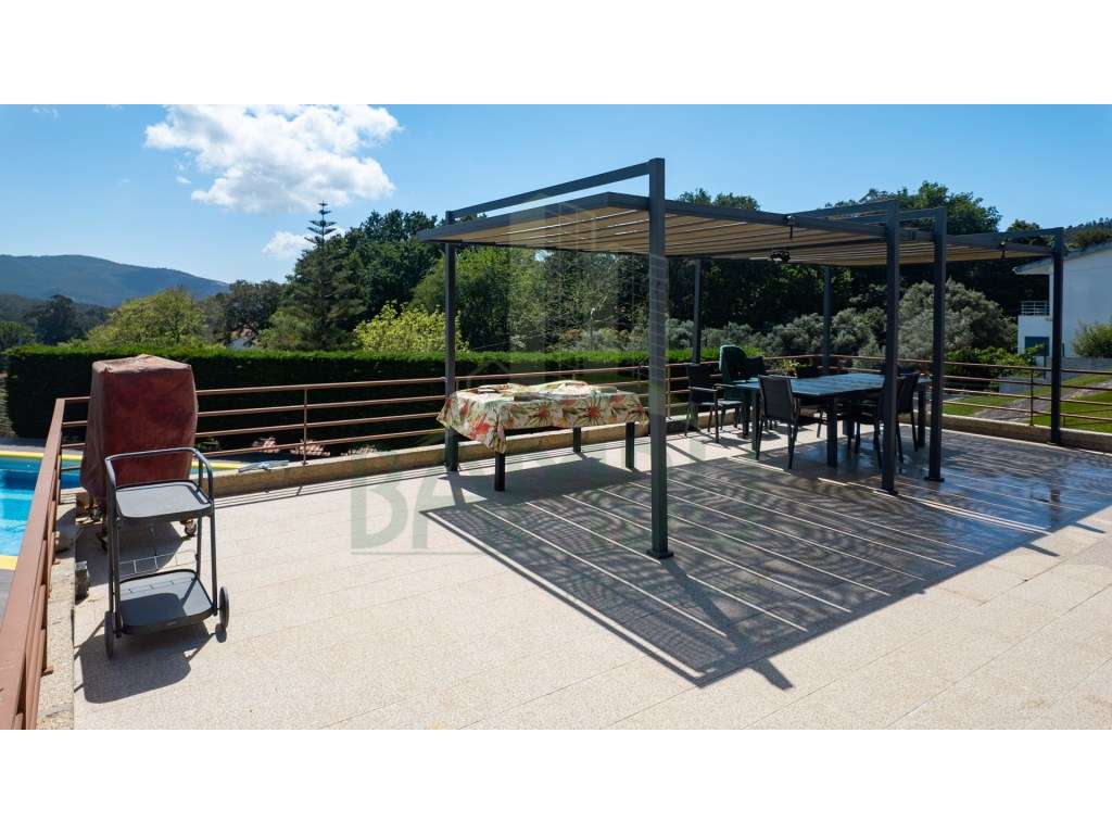 Moradia T4 térrea, com piscina, para venda em Vilar de Mouros.-12