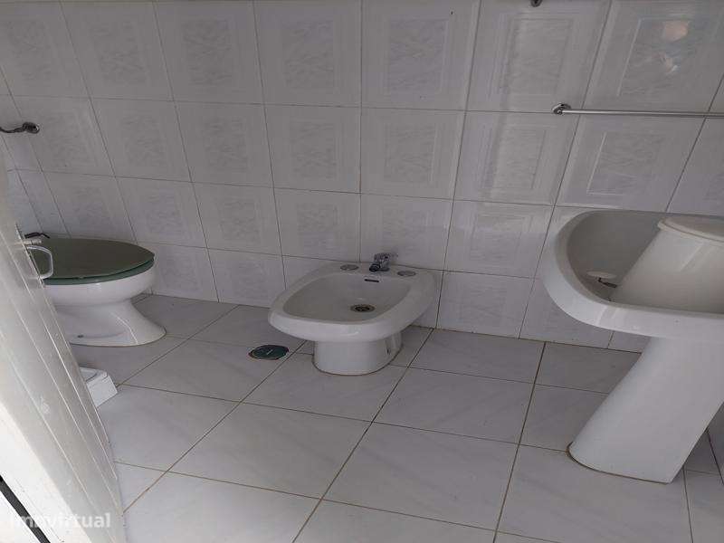 Excelente Quintinha em Lote de 1960 m2, com construção de 300 m2-42