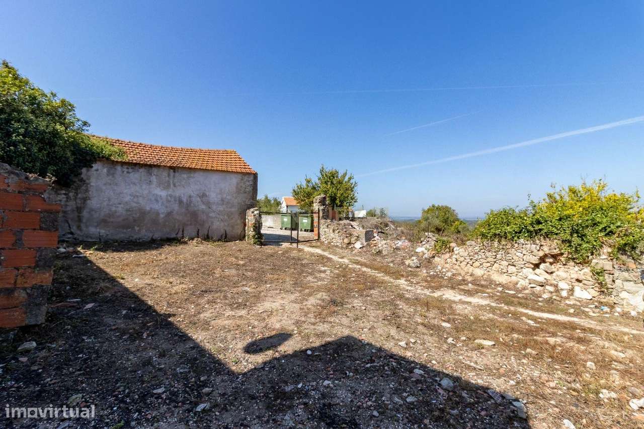 Moradia Histórica para Restauro no Centro de Aljubarrota - Grande imagem: 4/8