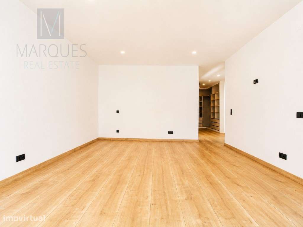 Moradia Isolada T4 com 3 Suites, Jardim e Piscina na Verdizela-21