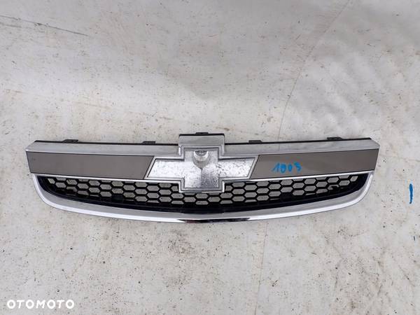 CHEVROLET CAPTIVA I 1 06-10 GRILL ATRAPA - 1