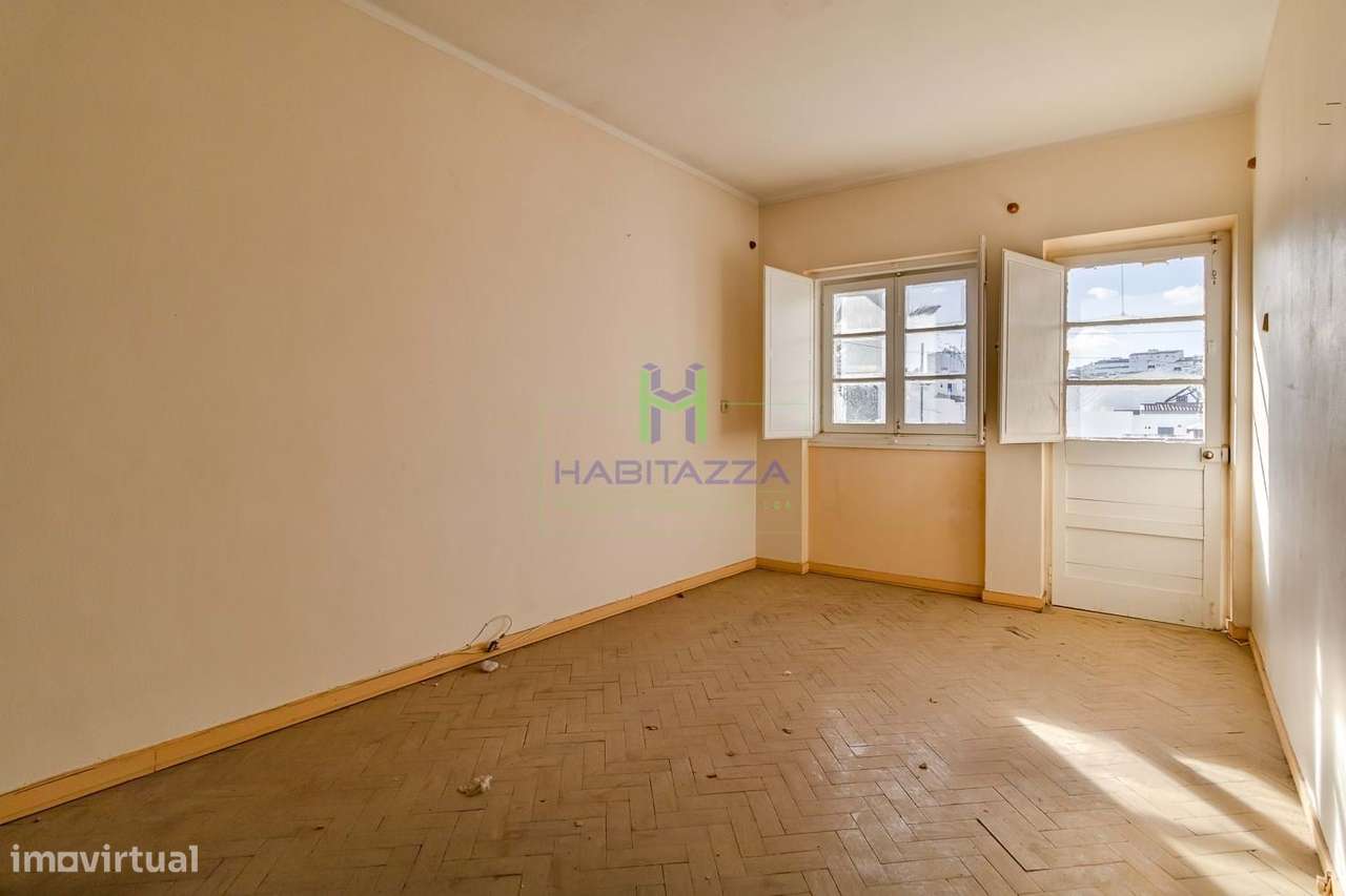 Prédio no Centro histórico de Lagos composto por 2 Apartamentos T3 e 1-34