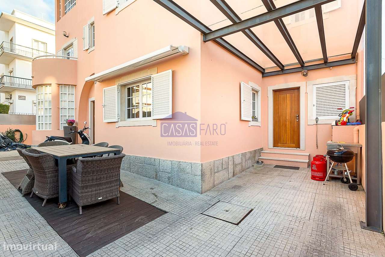 Imponente Moradia V3 de 3 pisos na zona da Avenida 5 de Outubro em Far-37