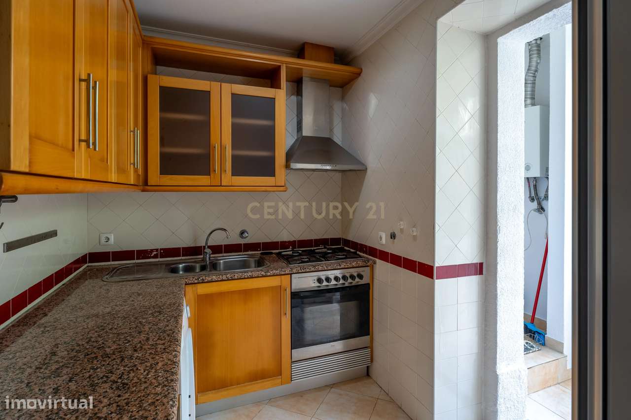 T2 em Campo de Ourique com Pátio de 23m²-5