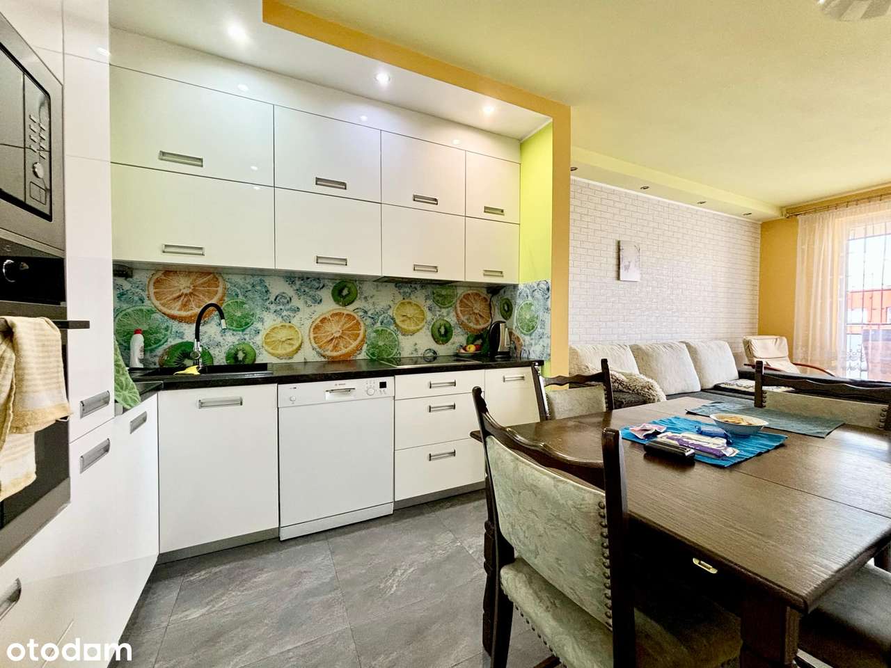 Przestronne mieszkanie + miejsce w hali garażowej-6