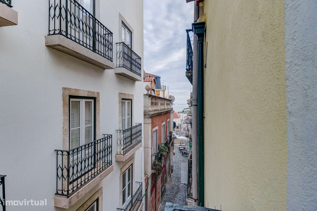 Apartamento T2  com 2 WC | Renovado | Rua do Salvador – Alfama | 1.º A-10