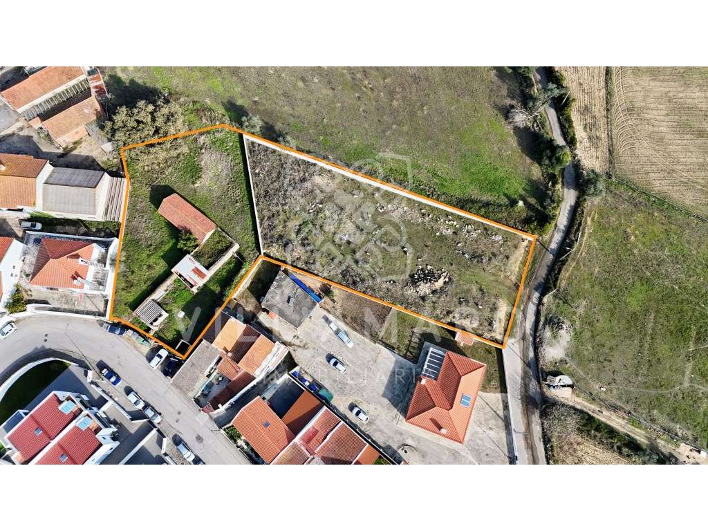 Casa térrea por recuperar com cerca de 168m2 e logradouro com 2500m2.-8