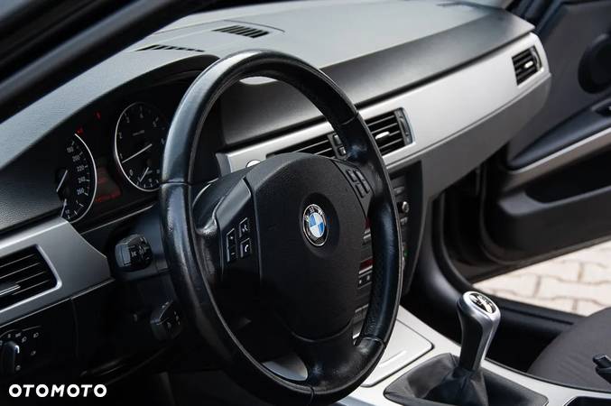 BMW Seria 3 318i - 34