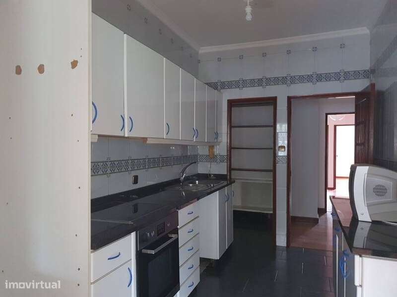 Apartamento T2 com 111 m2 no Porto-12