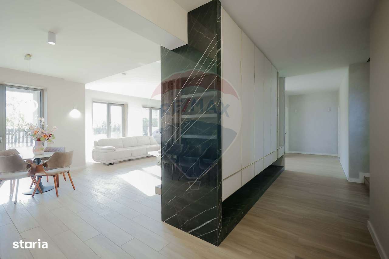 De vânzare Vilă cu 8 camere în Sânmartin, 290 mp util, teren 1100 mp - Imagine principală: 4/20