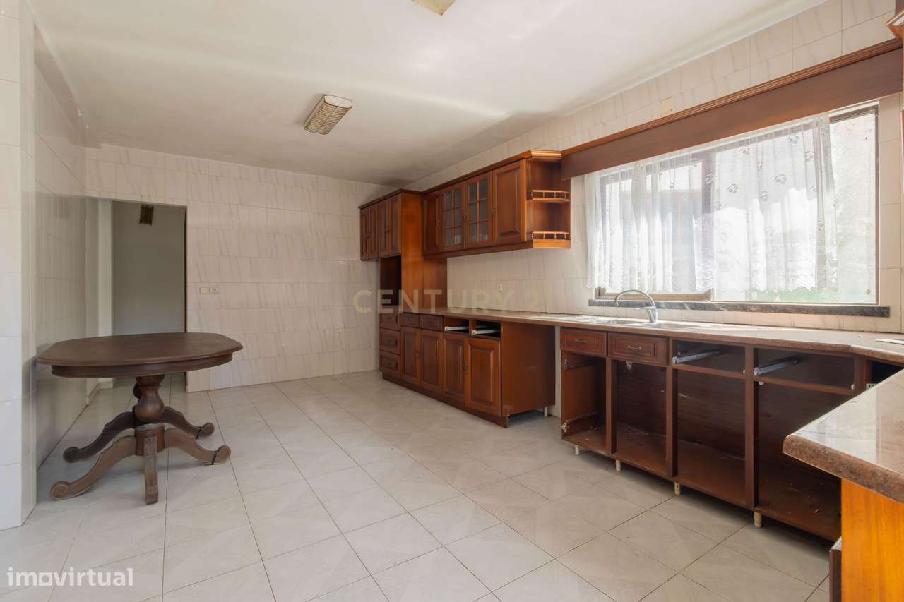 Moradia T6 com Entradas Independentes – Oportunidade Única a 5 Minutos - Grande imagem: 4/12