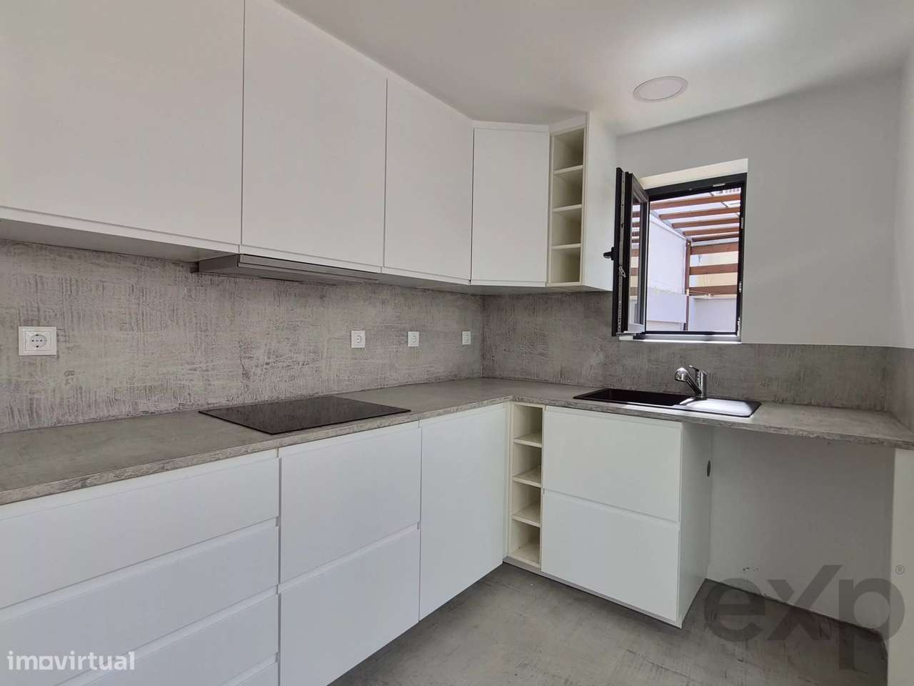 Casa nova, 2 quartos, amplo pátio, centro de Alvor-9