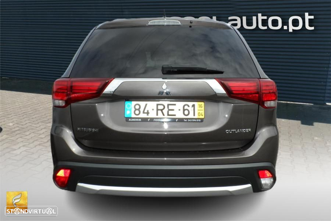 Mitsubishi Outlander 2.2 DI-D Instyle Navi - 3