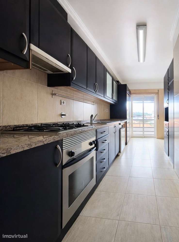 T2 com arrecadação e elevador Feijó, Almada-1