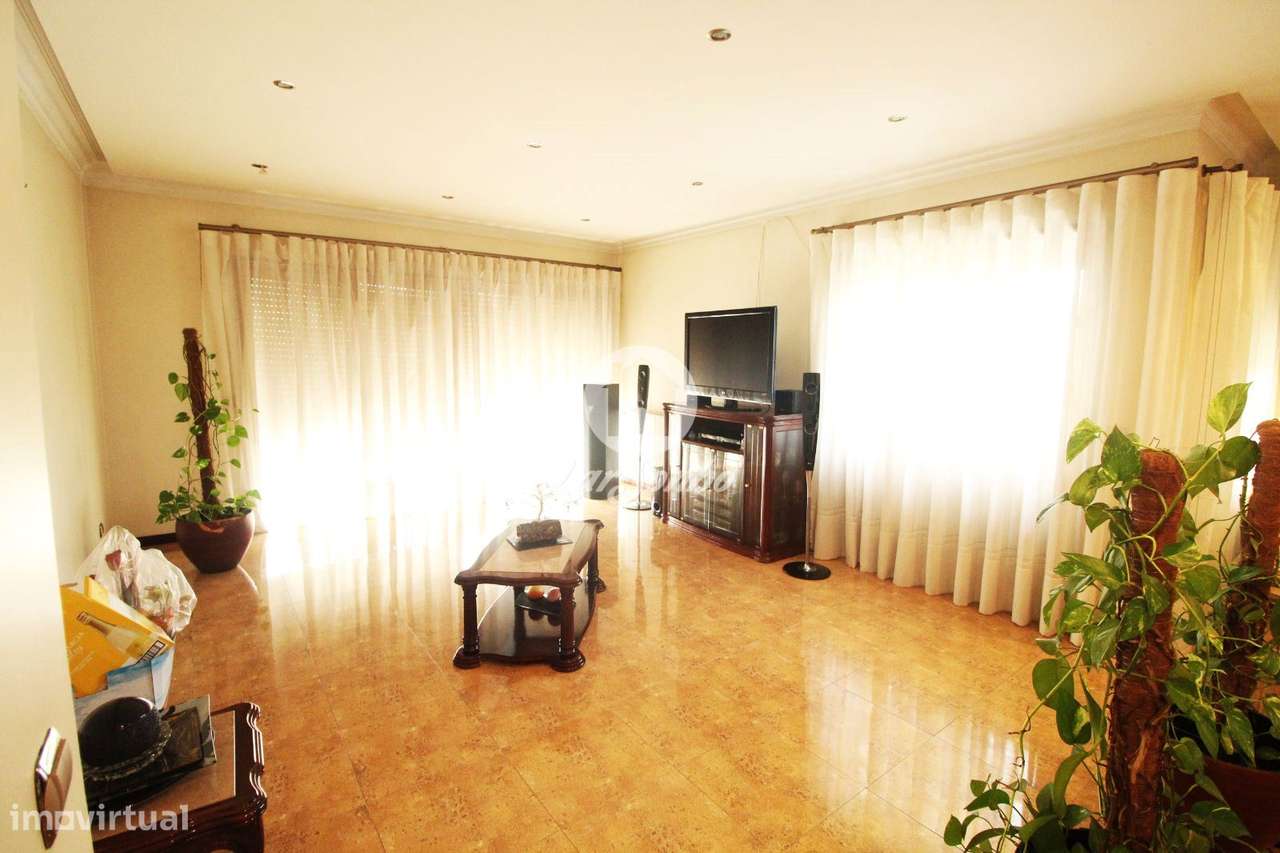 Moradia T3 de Gaveto, com excelentes áreas, localizada em São Cosme...-9